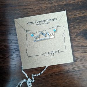NWOT mountain necklace